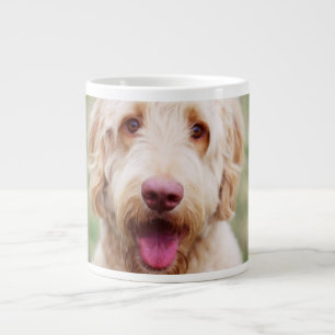 Caneca De Café Grande Goldendoodle sorrindo