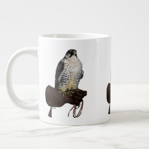 Caneca De Café Grande Gyrfalcon sobre a Luva
