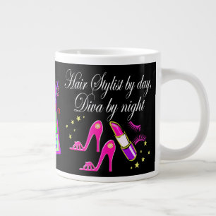 CANECA DE CAFÉ GRANDE HAIR STYLIST POR DIA DIVA POR NOITE PERSONALIZADA