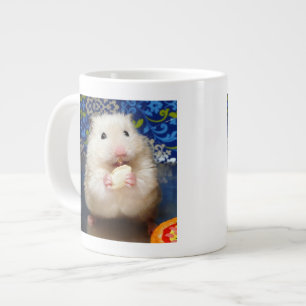 Caneca De Café Grande Hamster sírio Fluffy Kokolinka comendo uma sement