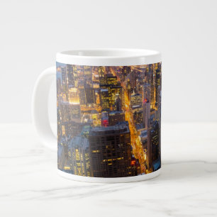 Caneca De Café Grande horizonte de Chicago Centro ao anoitecer