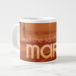 Caneca De Café Grande Ilustração de Férias em Marte de Ficção Científica