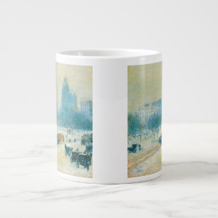 Caneca De Café Grande Inverno na Union Square por Frederick Childe Hassa