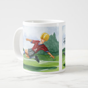 Caneca De Café Grande Jogador de futebol batendo uma bola por Jay Throck