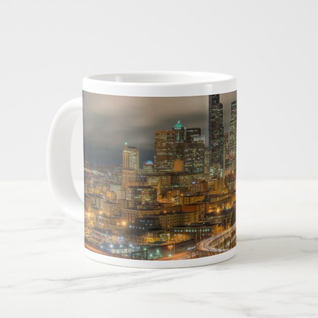 Caneca De Café Grande Listras de carros à noite (Frente Esquerda)