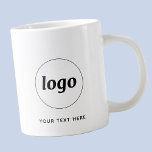 Caneca De Café Grande Logotipo e Texto simples para empresa<br><div class="desc">Logotipo simples e texto personalizado para sua empresa. Substitua o logotipo e o texto por você para personalizar. Use-os você mesmo, entregue-os aos seus funcionários e colegas de trabalho, venda-os a clientes e clientes ou os entregue como material promocional para inspirar a lealdade do cliente. Perfeito para um partido corporativo,...</div>