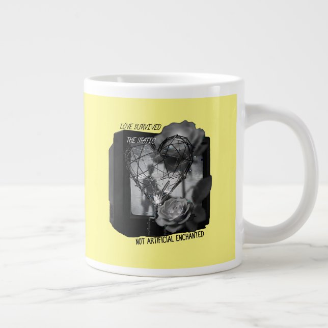 Caneca De Café Grande Love Survived the Static (Direita)
