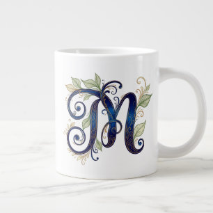 Caneca De Café Grande M Cursivo – Monograma Azul e Dourado Elegante