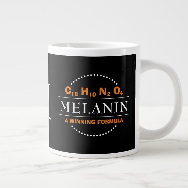 Caneca De Café Grande Monograma de Fórmula Vencedora MELANIN (Direita)