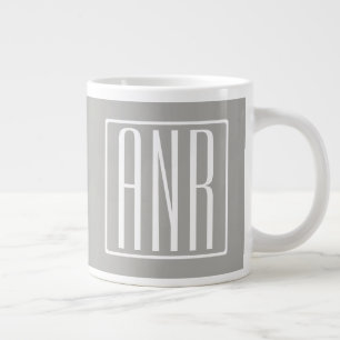 Caneca De Café Grande Monograma de Iniciais Branco sobre Cinza Claro