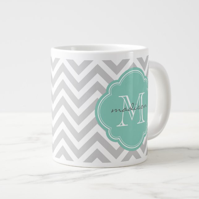 Caneca De Café Grande Monograma Personalizado de cinza e Aqua Chevron (Frente Esquerda)