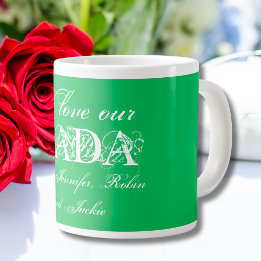 Caneca De Café Grande "Nós Amamos Nosso Dada" Verde e Branco Personaliza