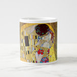 Caneca De Café Grande O Beijo de Gustav Klimt, Vintage Art Nouveau<br><div class="desc">O Beijo (Der Kuss) (1907/08) de Gustav Klimt é provavelmente a sua obra mais famosa. Klimt iniciou o seu trabalho em 1907 e é o ponto alto do seu chamado "Período Ouro". O Beijo é uma vintage Era Vitoriana Simbiolismo belo amor pela arte e pintura romântica apresentando um casal romântico...</div>