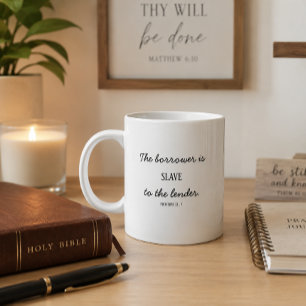 Caneca De Café Grande O rico domina sobre os pobres, e o que toma empres