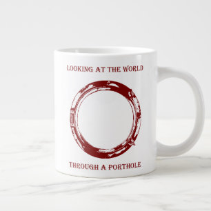Caneca De Café Grande Olhando para o Mundo Através de uma Escotilha 1 co