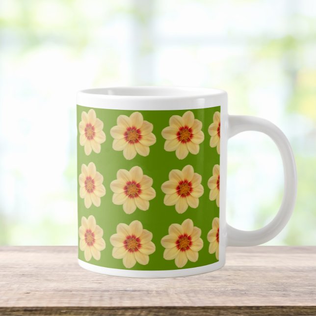 Caneca De Café Grande Padrão Floral Amarelo Dahlia em Verde (In Situ)