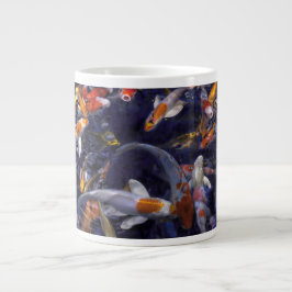 CANECA DE CAFÉ GRANDE PEIXE KOI SOBRE O FLUXO