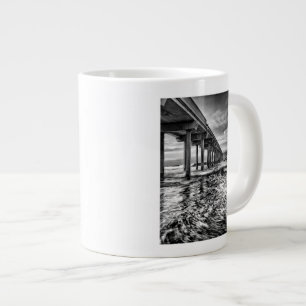 Caneca De Café Grande Pier em preto e branco ao amanhecer, Califórnia