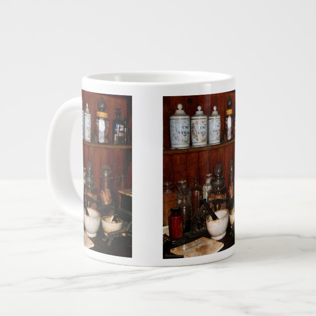 Caneca De Café Grande Pilões e Almofarizes em Farmácia (Frente Esquerda)