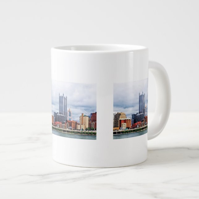 Caneca De Café Grande Pittsburgh PA Skyline (Frente Esquerda)