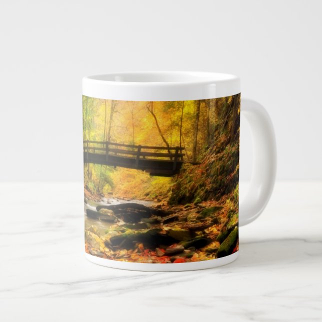 Caneca De Café Grande Ponte Wooden e Creek em outono (Frente Esquerda)