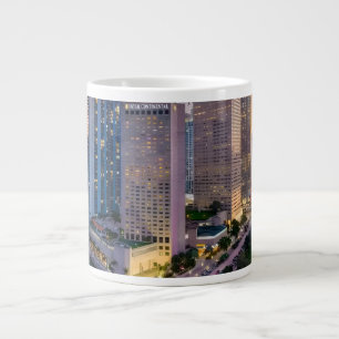 Caneca De Café Grande Pôr do sol no horizonte de Miami com o Hotel Inter