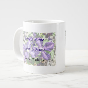 Caneca De Café Grande Programa de Casamento Clematis sobre uma Parede de