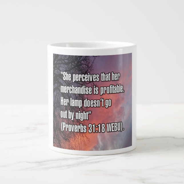 Caneca De Café Grande Proverbs 31:18 WEBU Mug (Frente)
