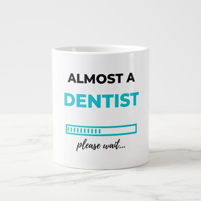 Caneca De Café Grande Quase um Dentista 2 (Frente)