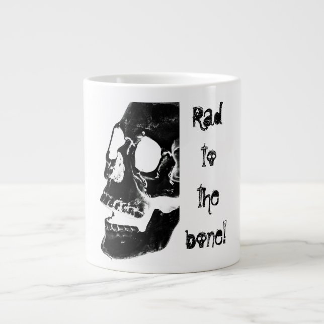 Caneca De Café Grande "Rad to the bone!" com crânio humano (Frente)