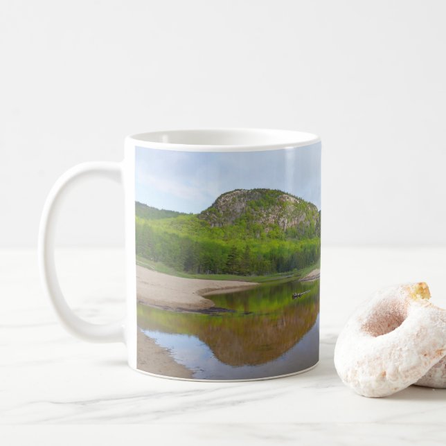 Caneca De Café Grande Reflexão da Cabeça na Praia de Areia (Com Donut)