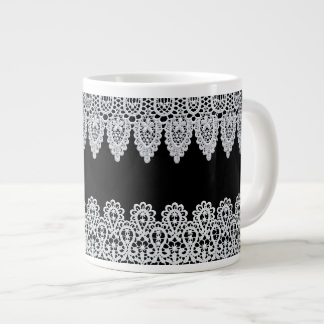 Caneca De Café Grande rendas brancas forma uma delicada fronteira contra (Frente Esquerda)