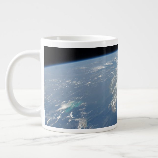 Caneca De Café Grande Saharan Dust soprando Westward No Atlântico. (Esquerda)