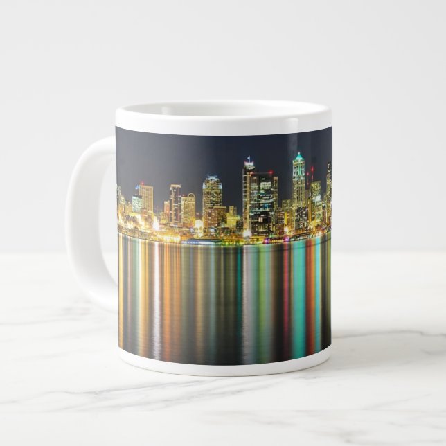 Caneca De Café Grande Seattle Skyline à noite com reflexão (Frente Esquerda)