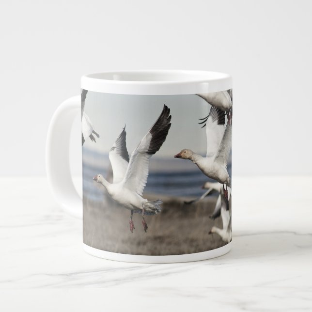 Caneca De Café Grande Snow Geese Voadora (Frente Esquerda)
