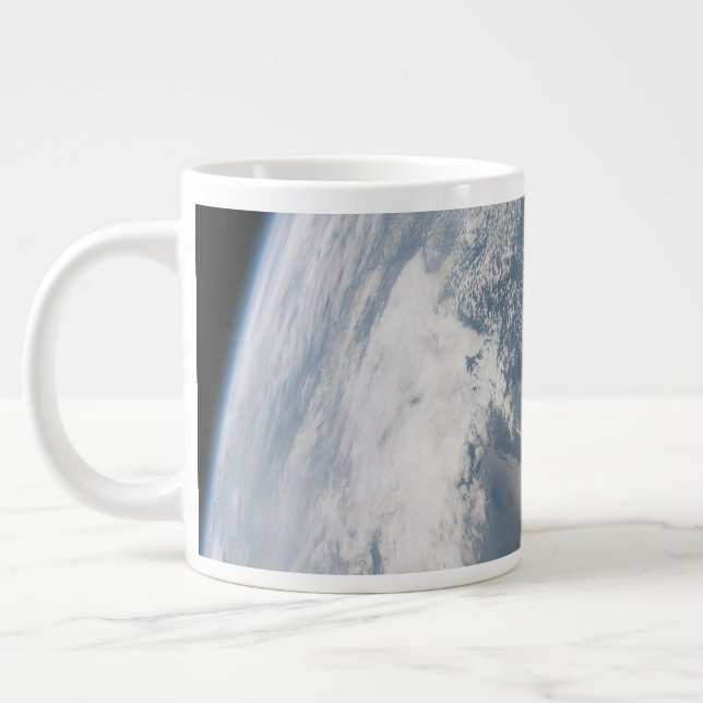 Caneca De Café Grande Sol Nas Águas Da Terra. (Esquerda)