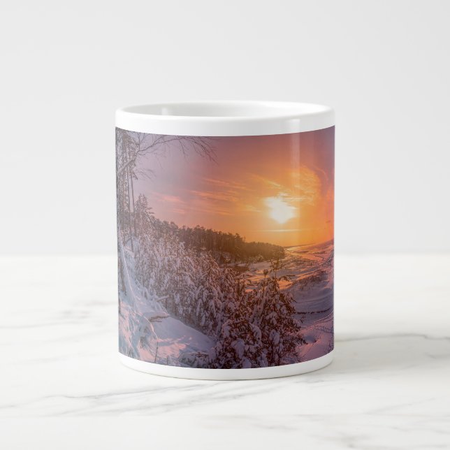Caneca De Café Grande Sol sobre a costa da neve (Frente)