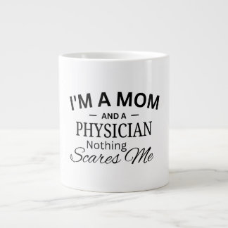 Caneca De Café Grande Sou uma Mãe E uma Médica Nada Me Assusta