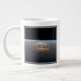 Caneca De Café Grande Sunglint Beams De Um Pacífico Sul Parcialmente Nub