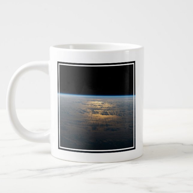 Caneca De Café Grande Sunglint Beams De Um Pacífico Sul Parcialmente Nub (Esquerda)