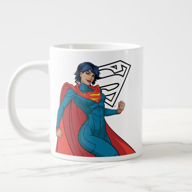 Caneca De Café Grande Supergirl Hovering in Blue Suit (Esquerda)