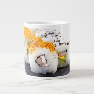 Caneca De Café Grande Sushi num prato