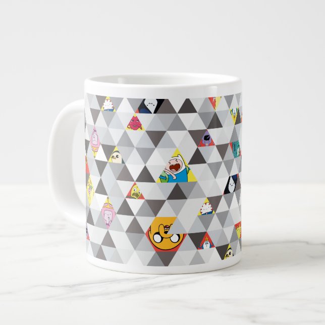 Caneca De Café Grande Tempo de Aventura | Padrão de caráter triangular (Frente Esquerda)