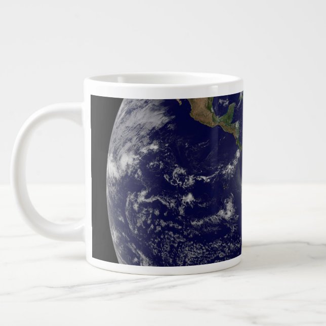 Caneca De Café Grande Terra cheio Mostrando Sistemas De Baixa Pressão. (Esquerda)