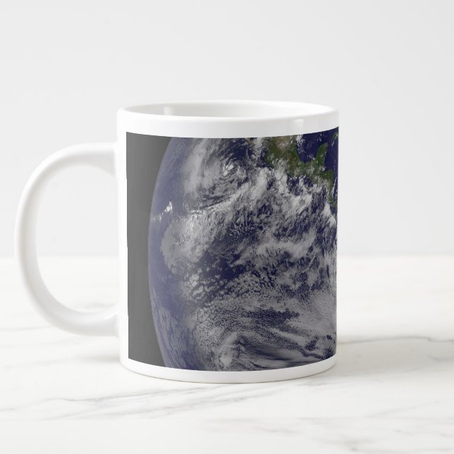 Caneca De Café Grande Terra De cheio Com O Furacão Irene Na Costa Leste. (Esquerda)