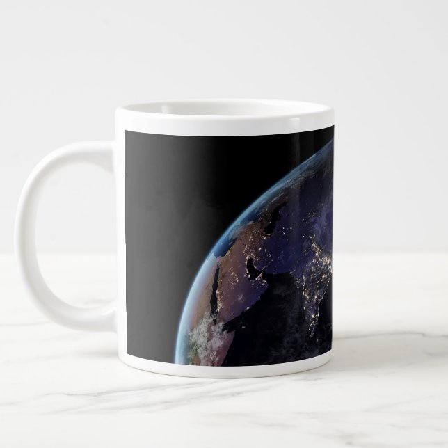 Caneca De Café Grande Terra De cheio Mostrando As Luzes Da Cidade Da Ási (Esquerda)