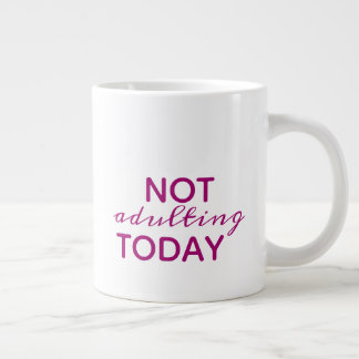 Caneca De Café Grande Tipografia Rosa Escuro e Branco Não Estou Sendo Ad