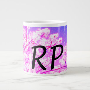 Caneca De Café Grande Título do monograma floral de aquarela roxa rosa n