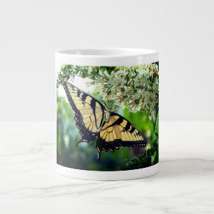 Caneca De Café Grande Uma borboleta com asas amarelas e pretas