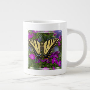 Caneca De Café Grande Uma Borboleta Vice-Rei em Flores Rosa Escuro